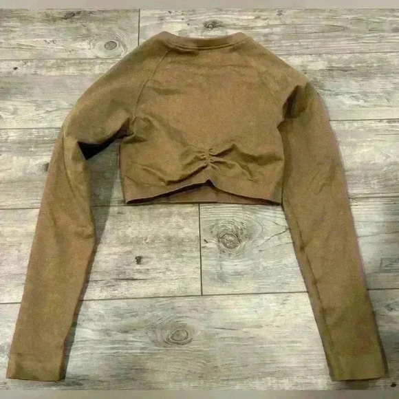 Gymshark brownish/yellow crop top size small - Picture 6 of 8